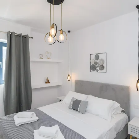 Sunny & Blue Apartment